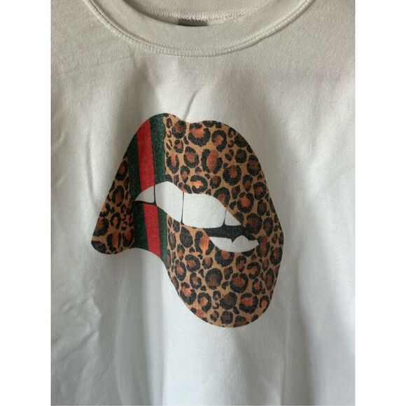 Leopard Lips cropped sweatshirt sz medium‎ - Picture 3 of 4